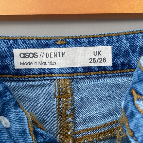 ASOS DESIGN Petite Recycled Farleigh Petite Mom Jeans Size 25w28l - Picture 3 of 7